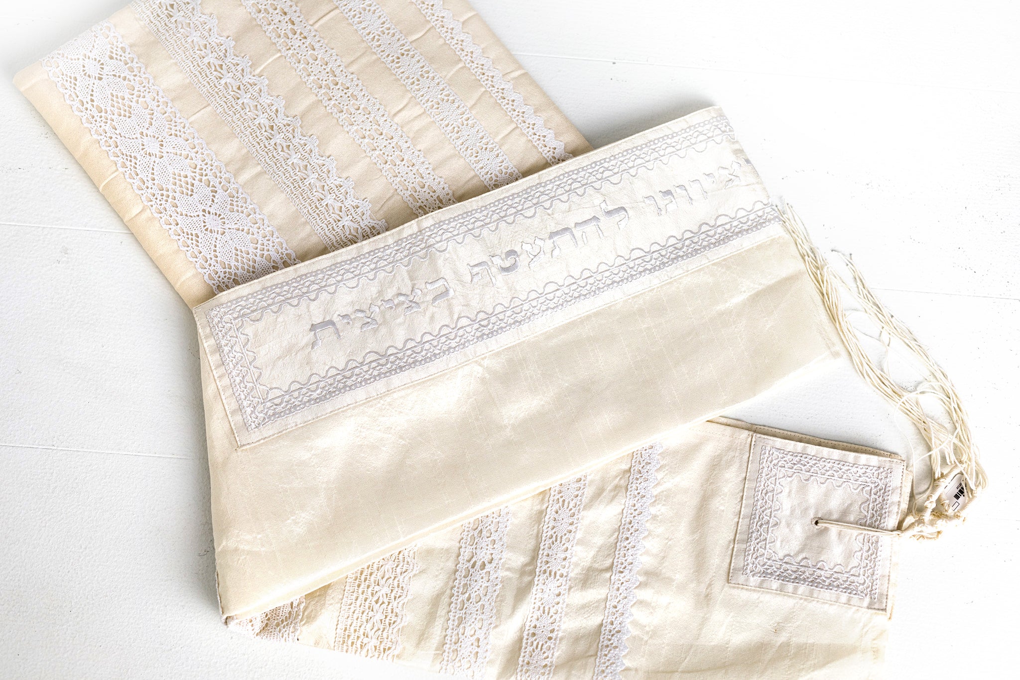 Tallit- Soft ivory with beautiful lace embroidery